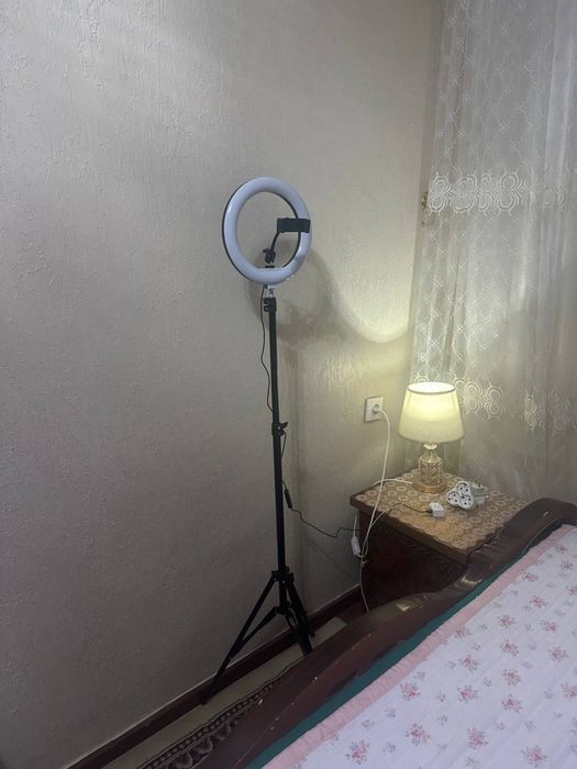 Shtativ LED chiroqlari bilan