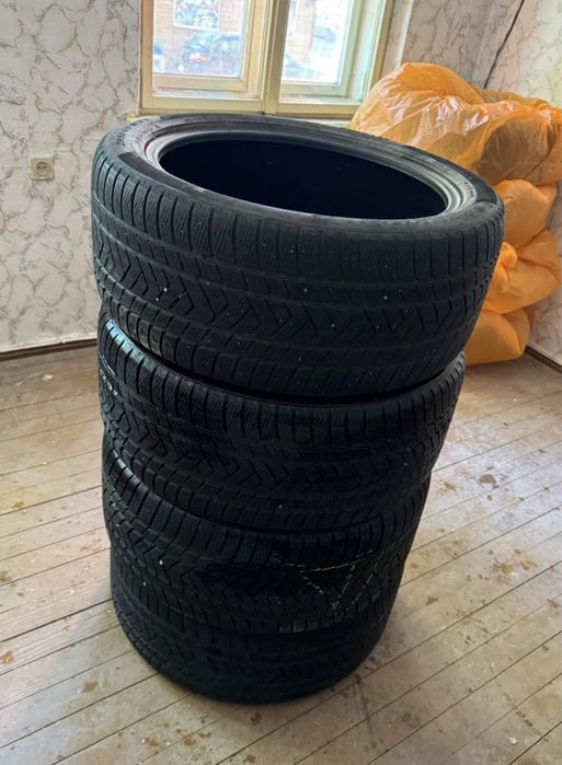 Продавам Pirelli 295/40/21 зимни