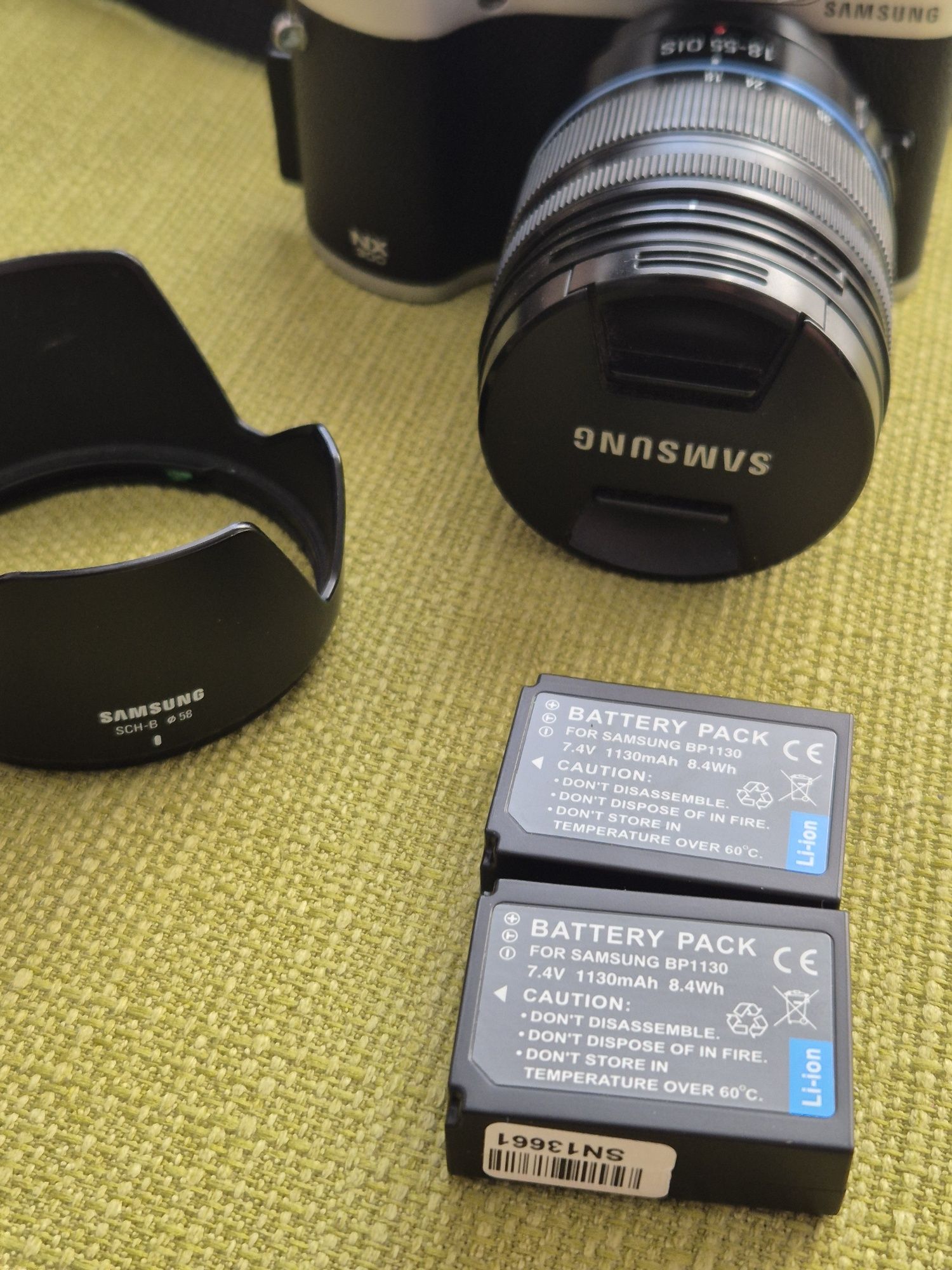 Samsung NX300 Mirrorless, 2 baterii, husă și parasolar