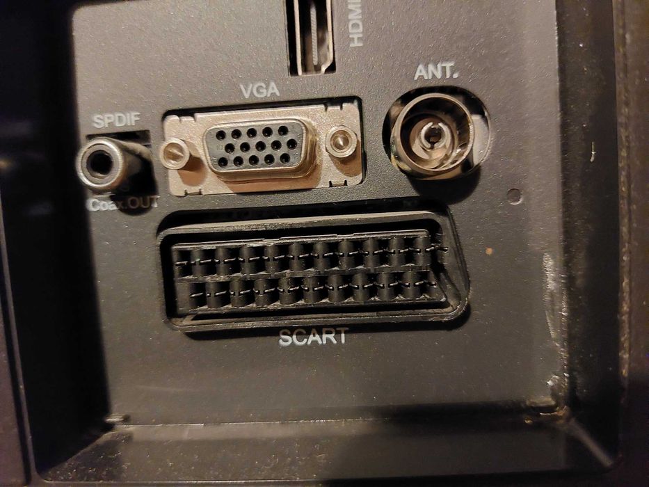 телевизор CROWN -тръгва когато си поиска