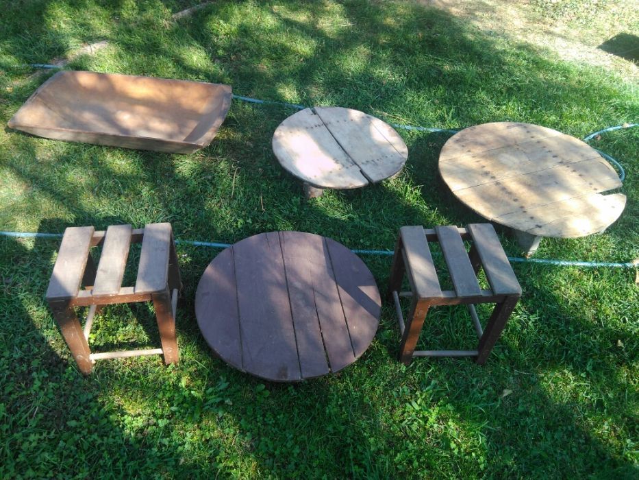 Продавам голяма парлийка с две черни столчета