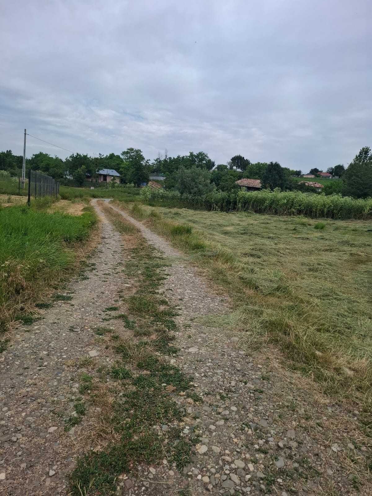 Teren cu casa de vanzare