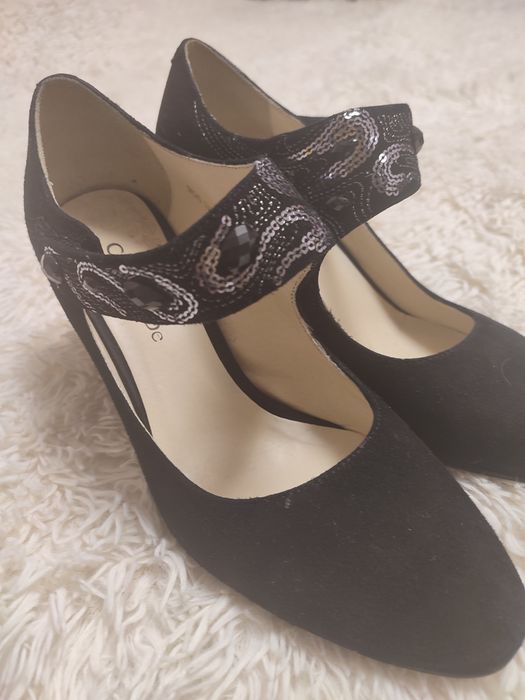 Продам замшевые туфли