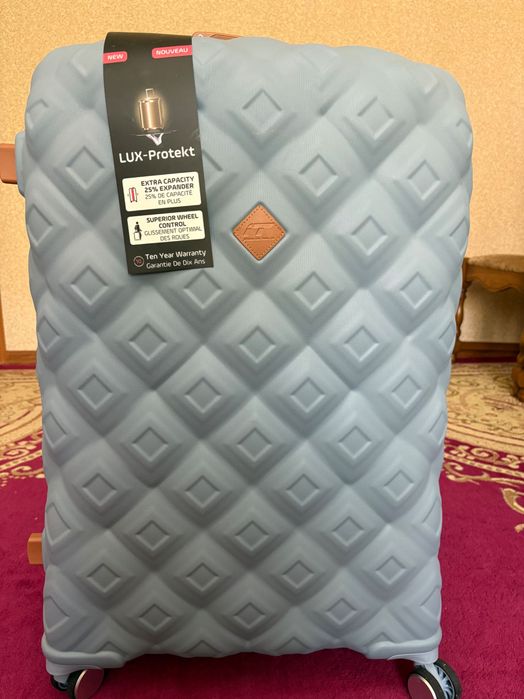 Чемодан на колесах L, объём 135 л.