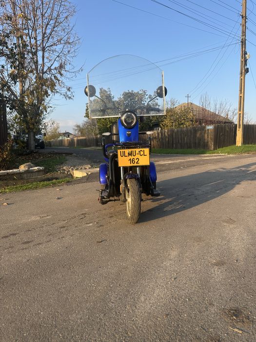 Vând triciclu electric rdb