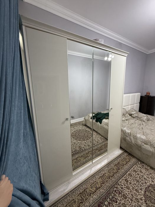 Шкаф купе с зеркалом