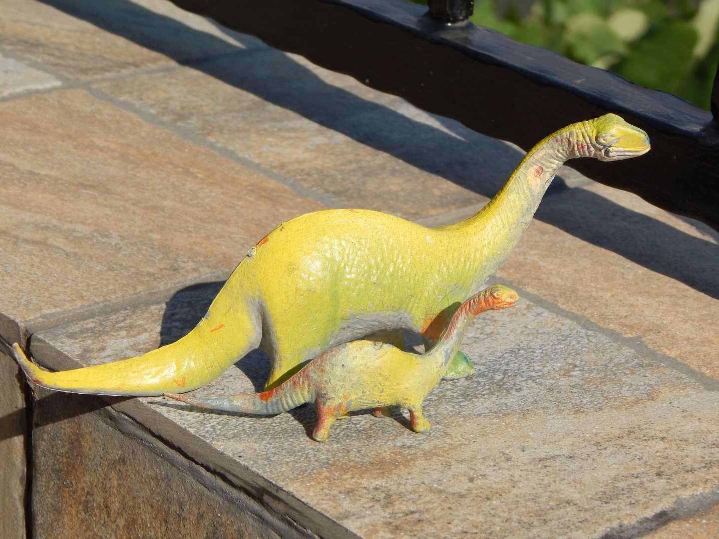 Jucarie dinozaur ierbivor Brontosaurus si pui cauciuc flexibil