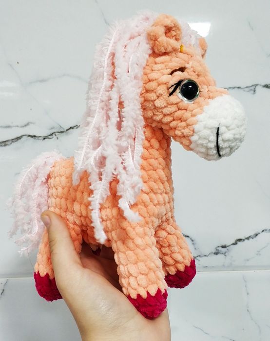 Вязаные лошадки.