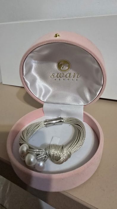 Гревна,нова,много красива с перлички