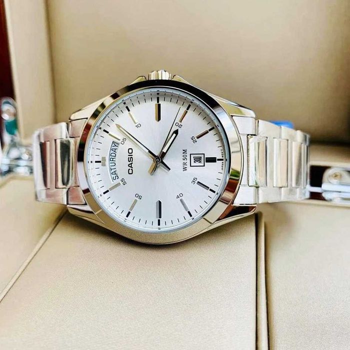 Часовник CASIO 5336 MTP-1370 Мъжки аналогов сребрист JAPAN с дата ден