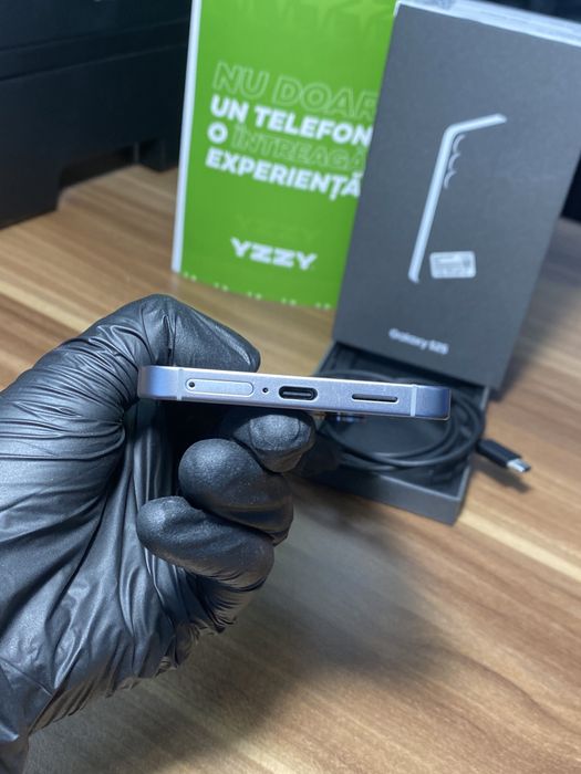 Samsung Galaxy s25 • 128 GB • Silver Shadow