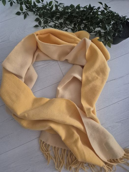 NOU fular gros 2 fete galben si crem