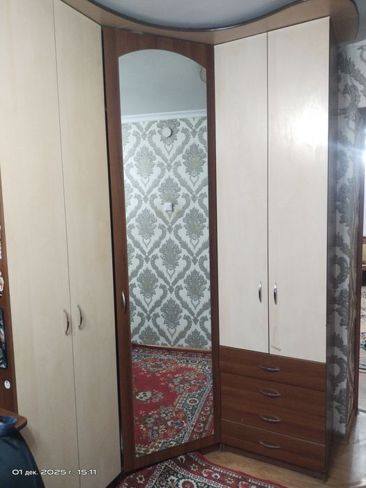 Продам угловой шкаф