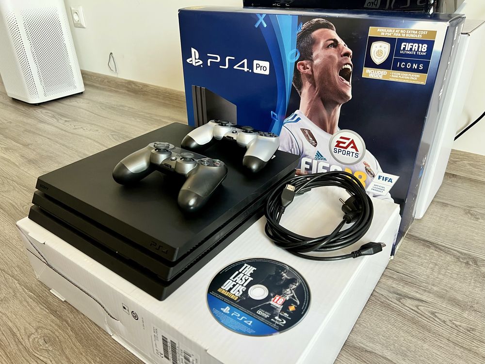 Playstation 4 Pro 1TB (PS4 Pro) + два джойстика + игра