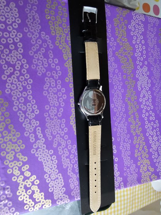 Ceas mecanic pentru dama, curea din piele neagra lacuita