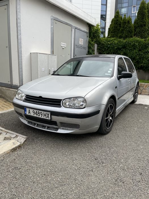 Продавам голф 4