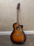 Vând chitară electro-acustică Fender Newporter Sunburst şi accesorii