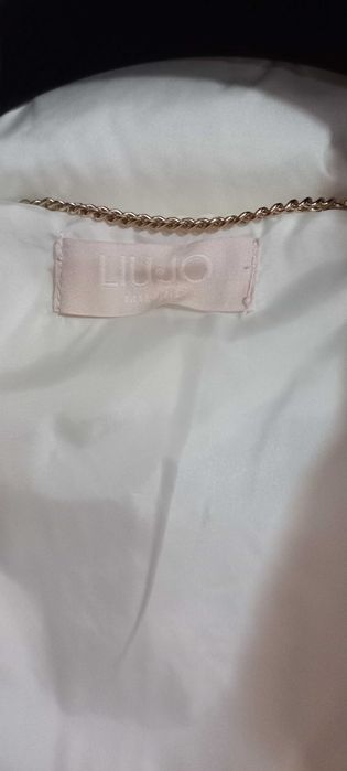 Продавам чисто ново дамско яке LIU JO, размер XL.