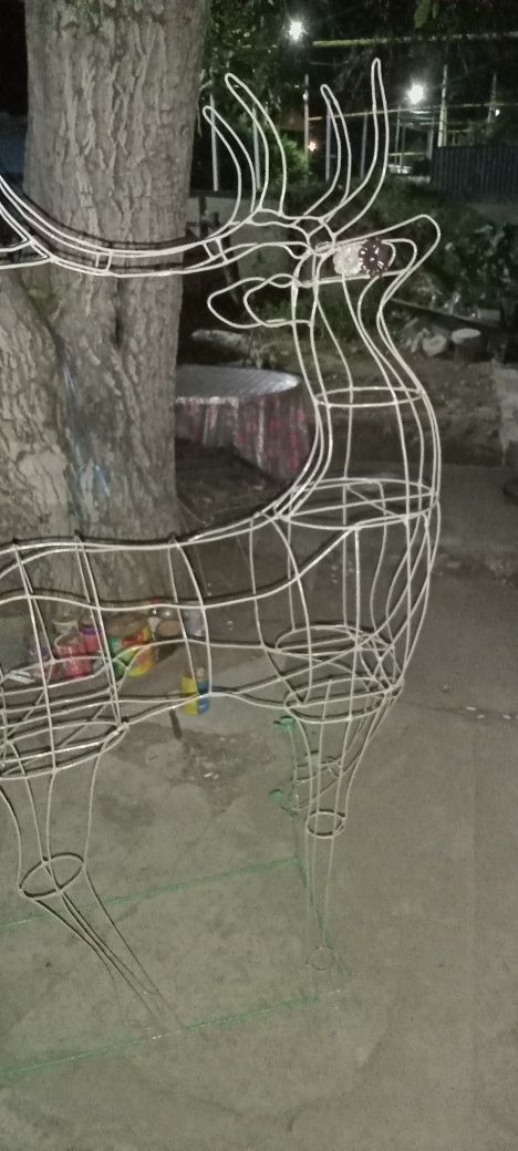 Декорация для сада. Олень из проволоки.