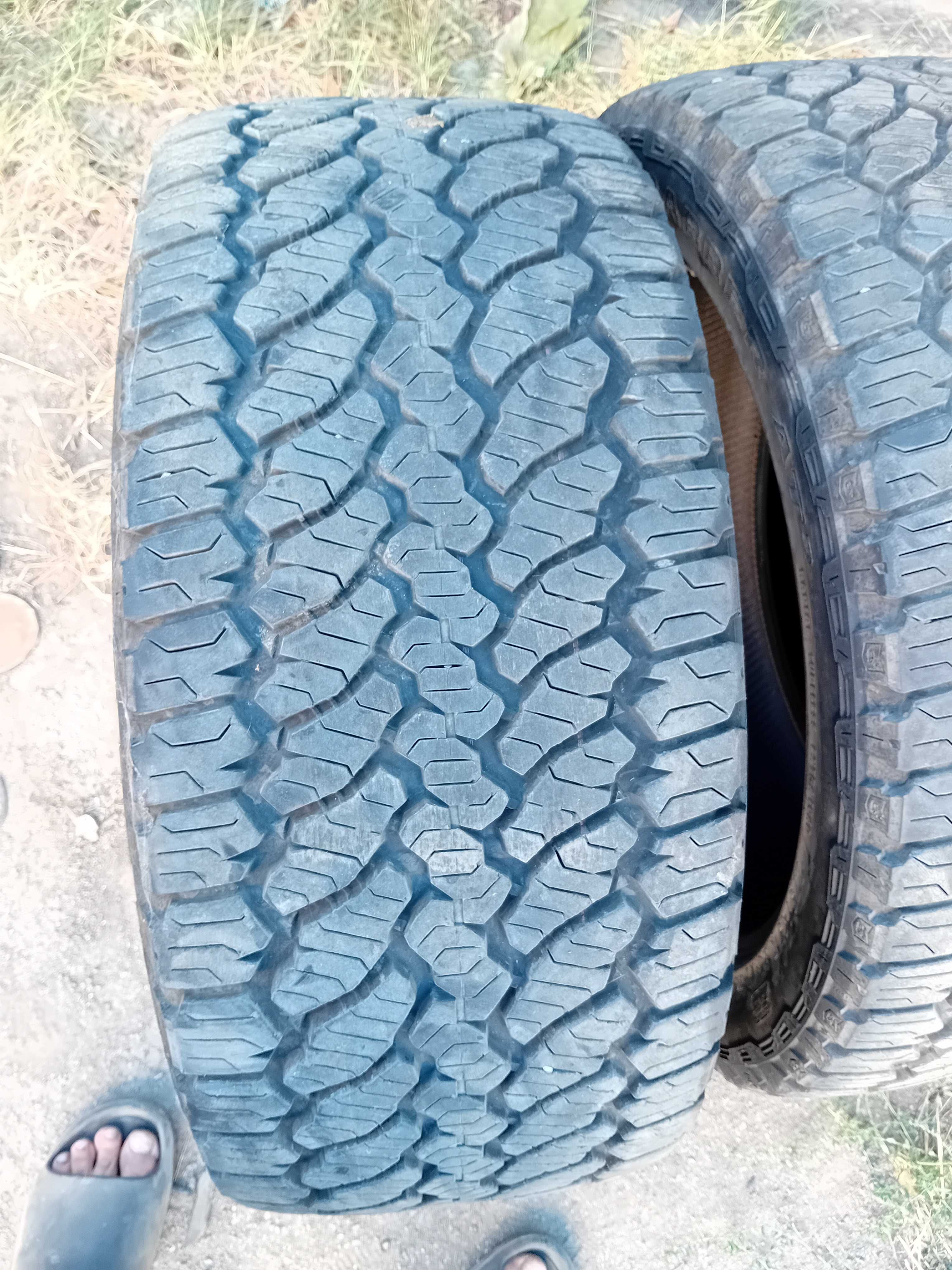 Продавам гуми за джип 275 45 20 А/Т