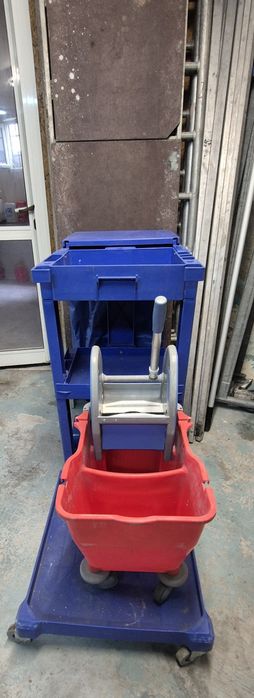 Почистващи машини и уреди