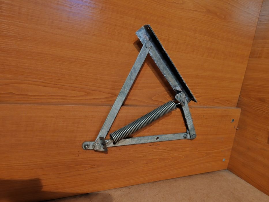 Здравейте, продавам легло, без матрак, 120/200. В отлично състояние