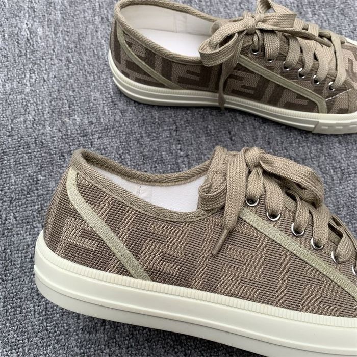 Женсие кеды новые