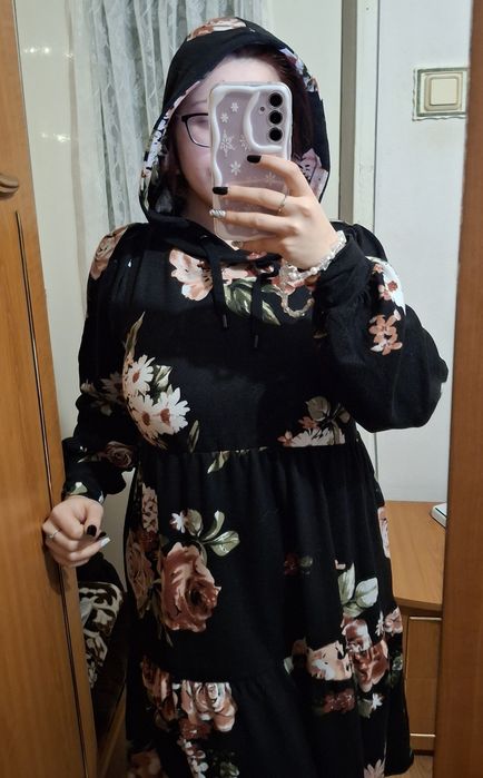 Rochie cu glugă model floral