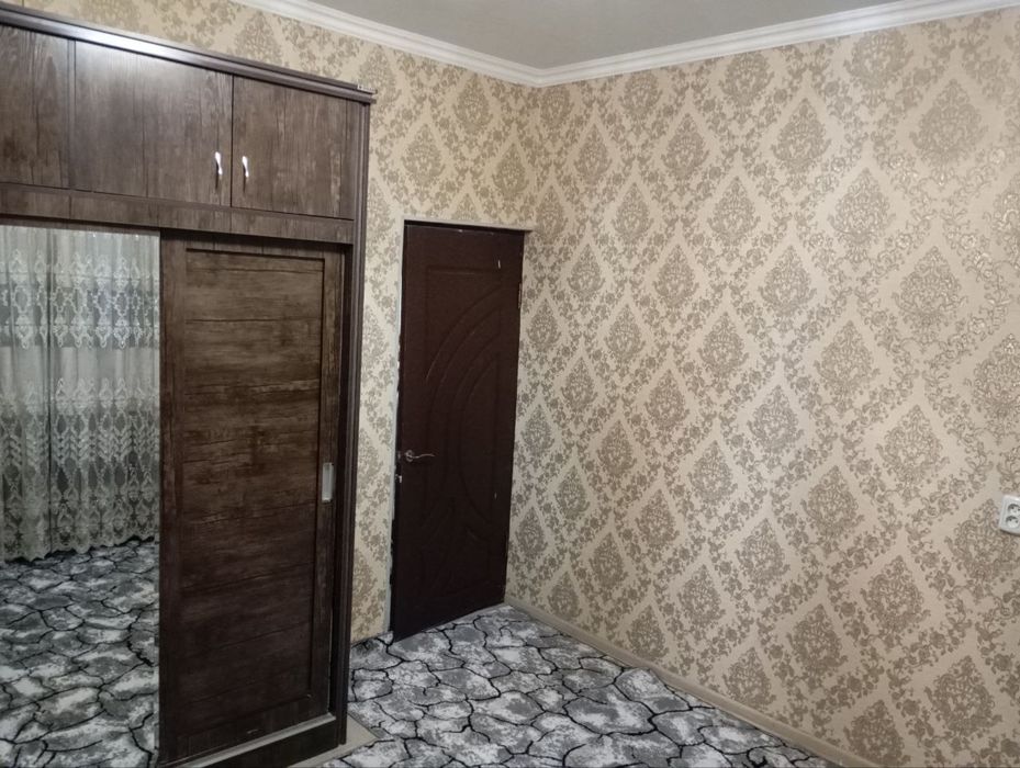 Продается 1 комнатная квартира спутник 4 1/4/4 средний ремонт 21000