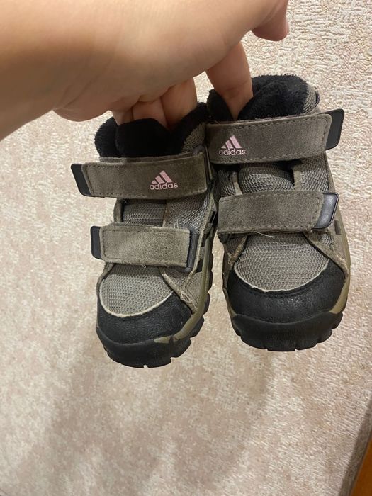Продам сапожки детские адидас