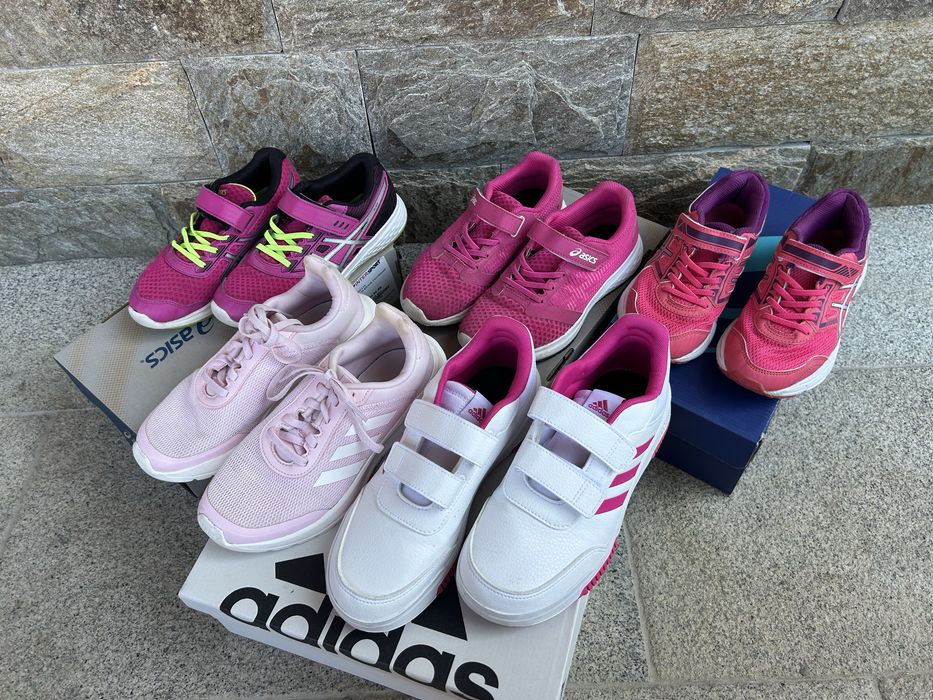 Маратонки Adidas и Asics