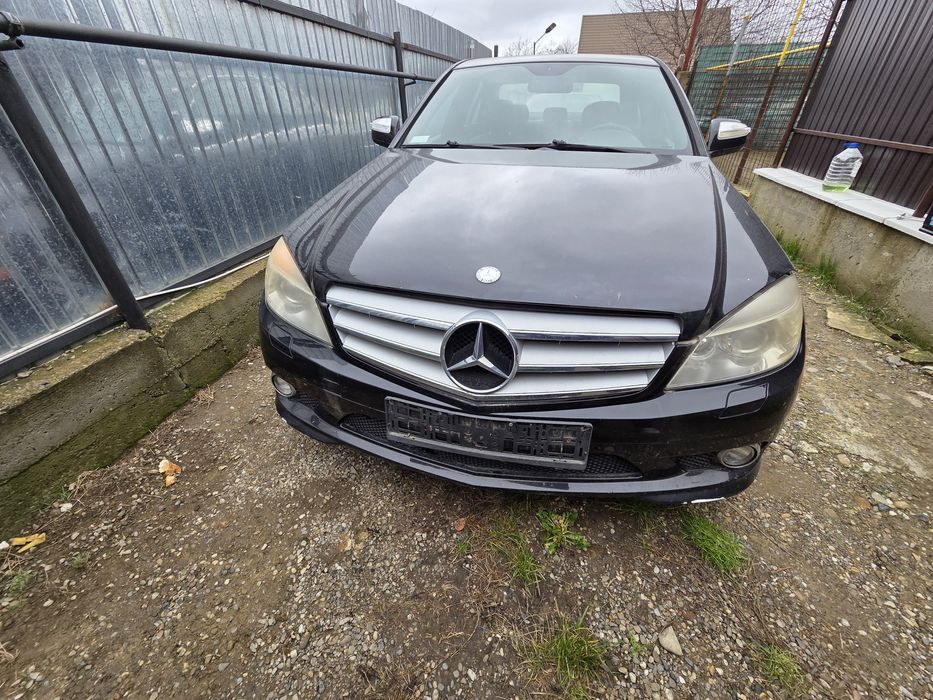Dezmembrez Mercedes C300 w204 4matic