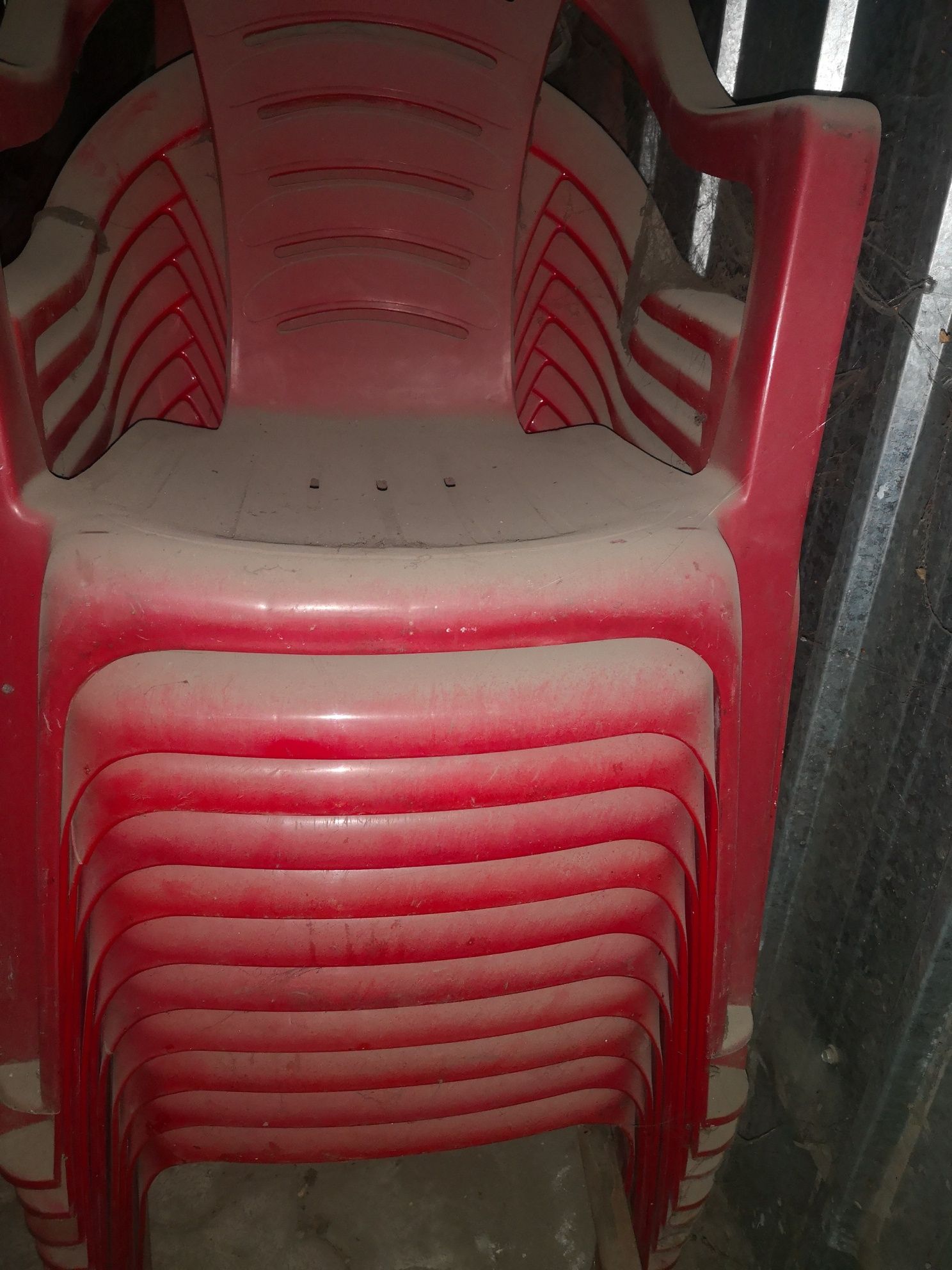 Продам пласстмассовые стулья