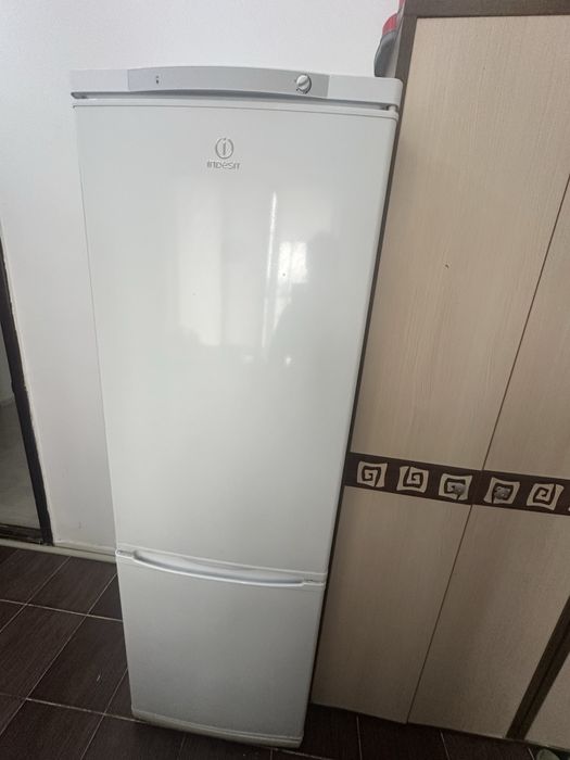 Продам не рабочий холодильник