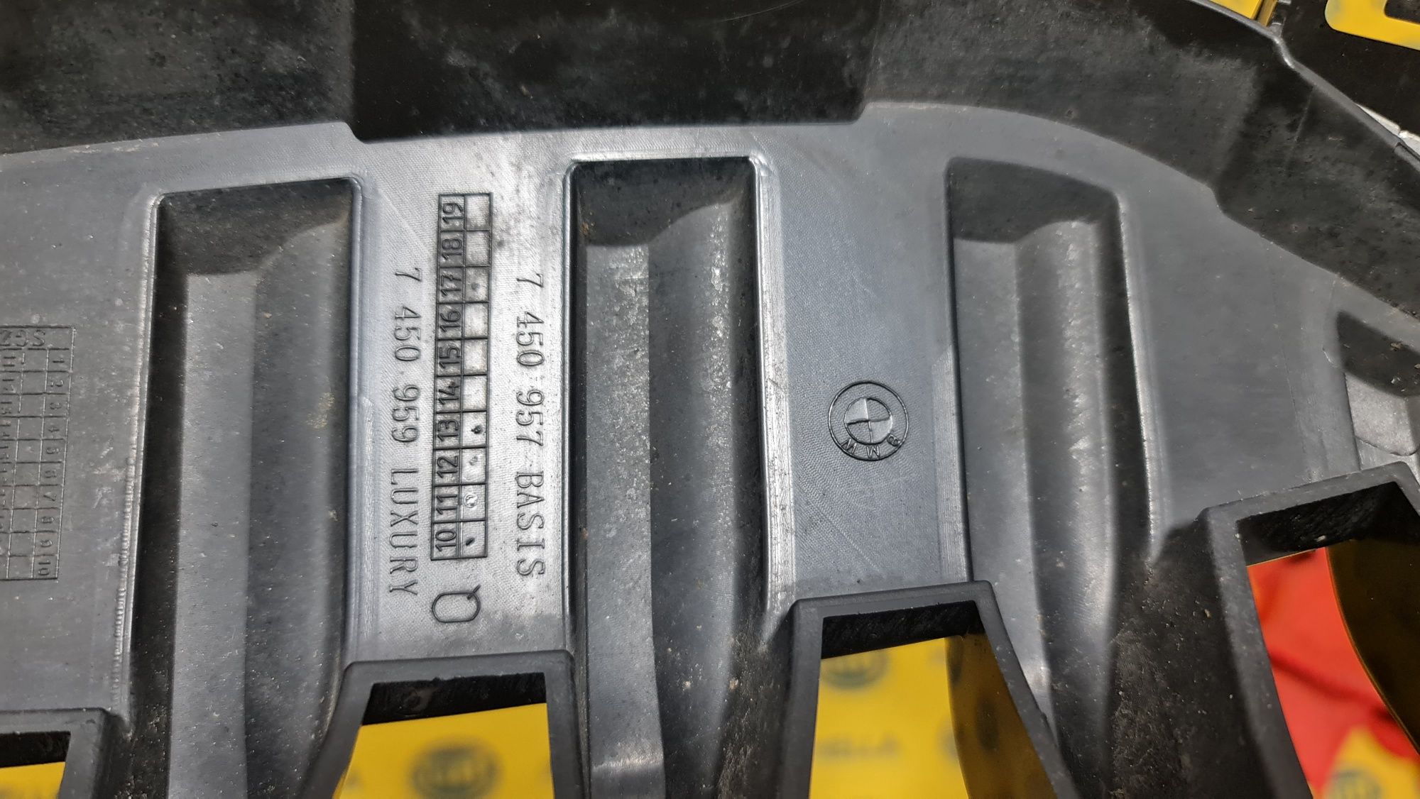 Grila masca radiator bara fata BMW 1 F40