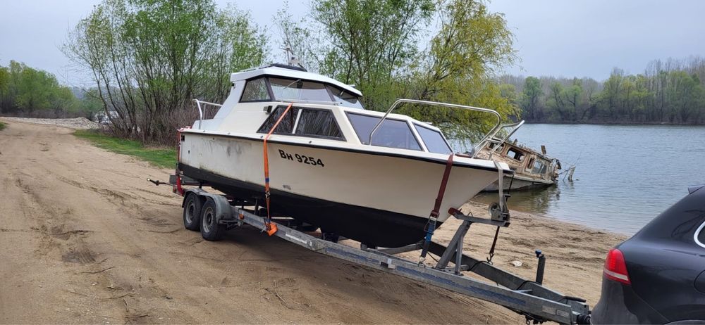 Barca cabinata Tabo pescuit / agrement