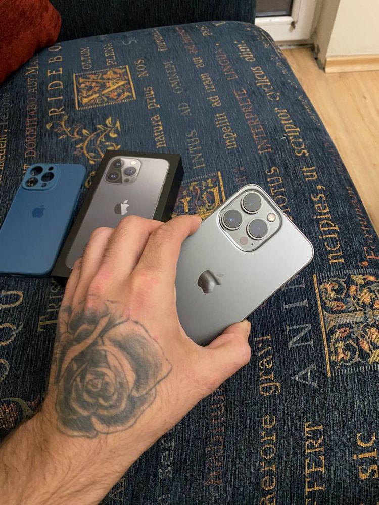 iPhone 13 Pro Без забележка, кутия, зарядно и AirPods 3