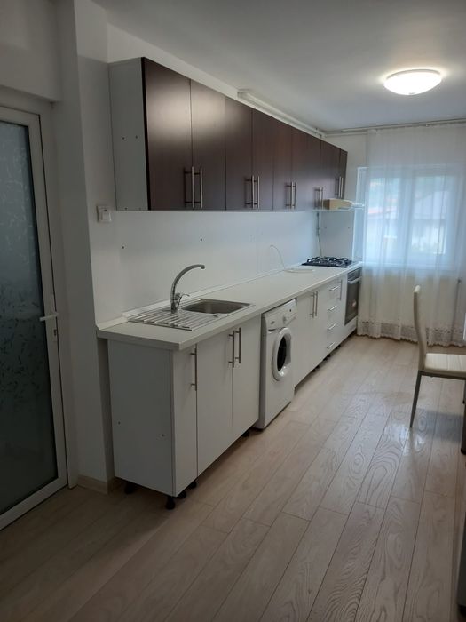 Închiriez apartament 2 camere centru civic (bulevard) Petroșani