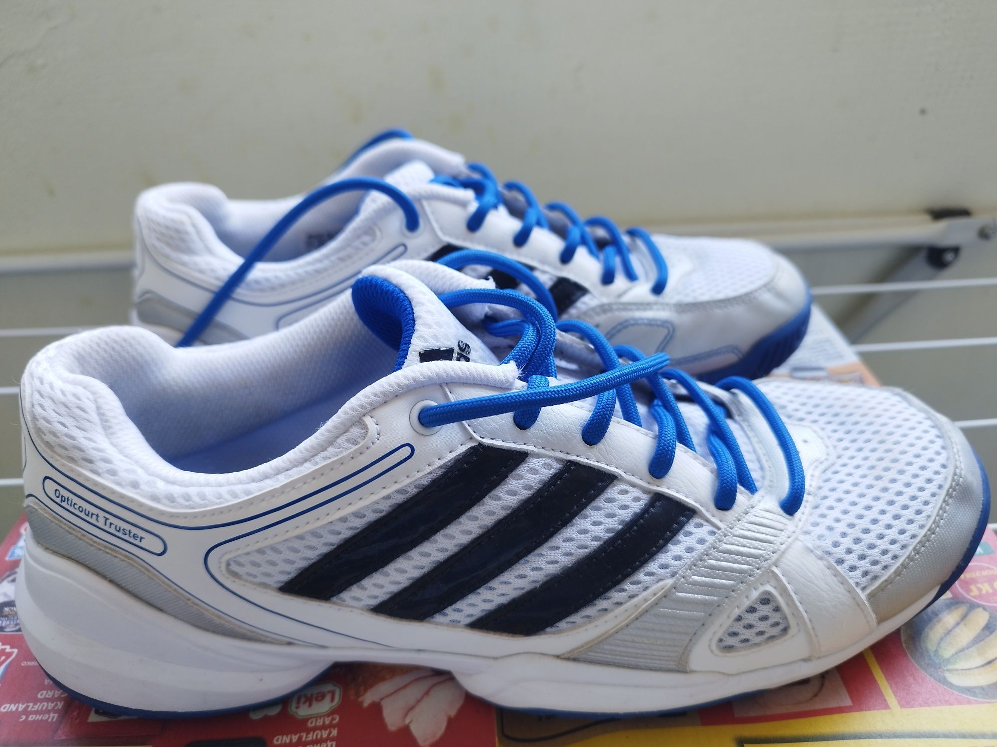 Маратонки Nike  и Adidas