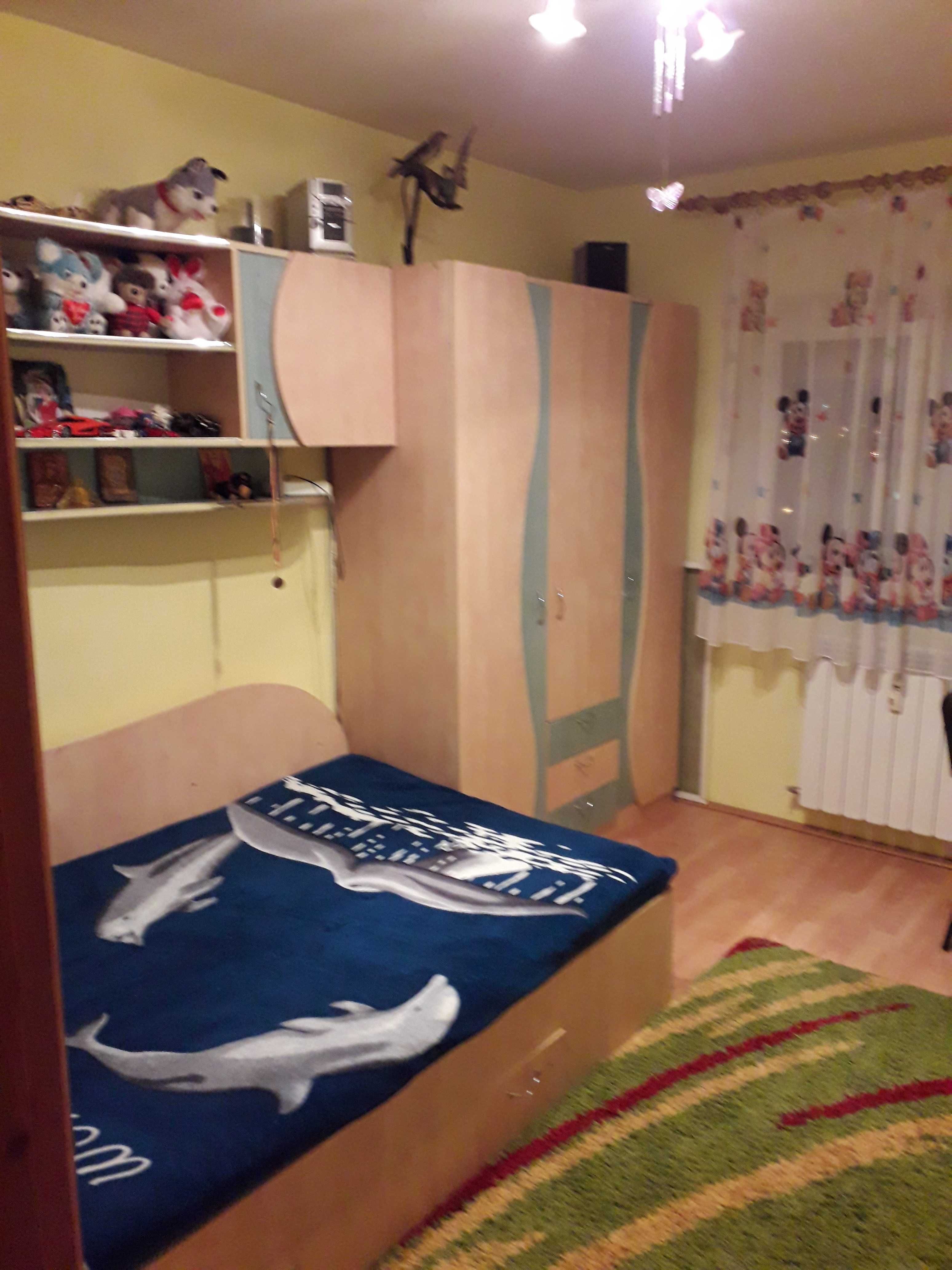Apartament 3 camere de vânzare