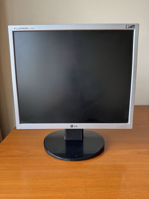 Монитори за компютър  изправни и работещи