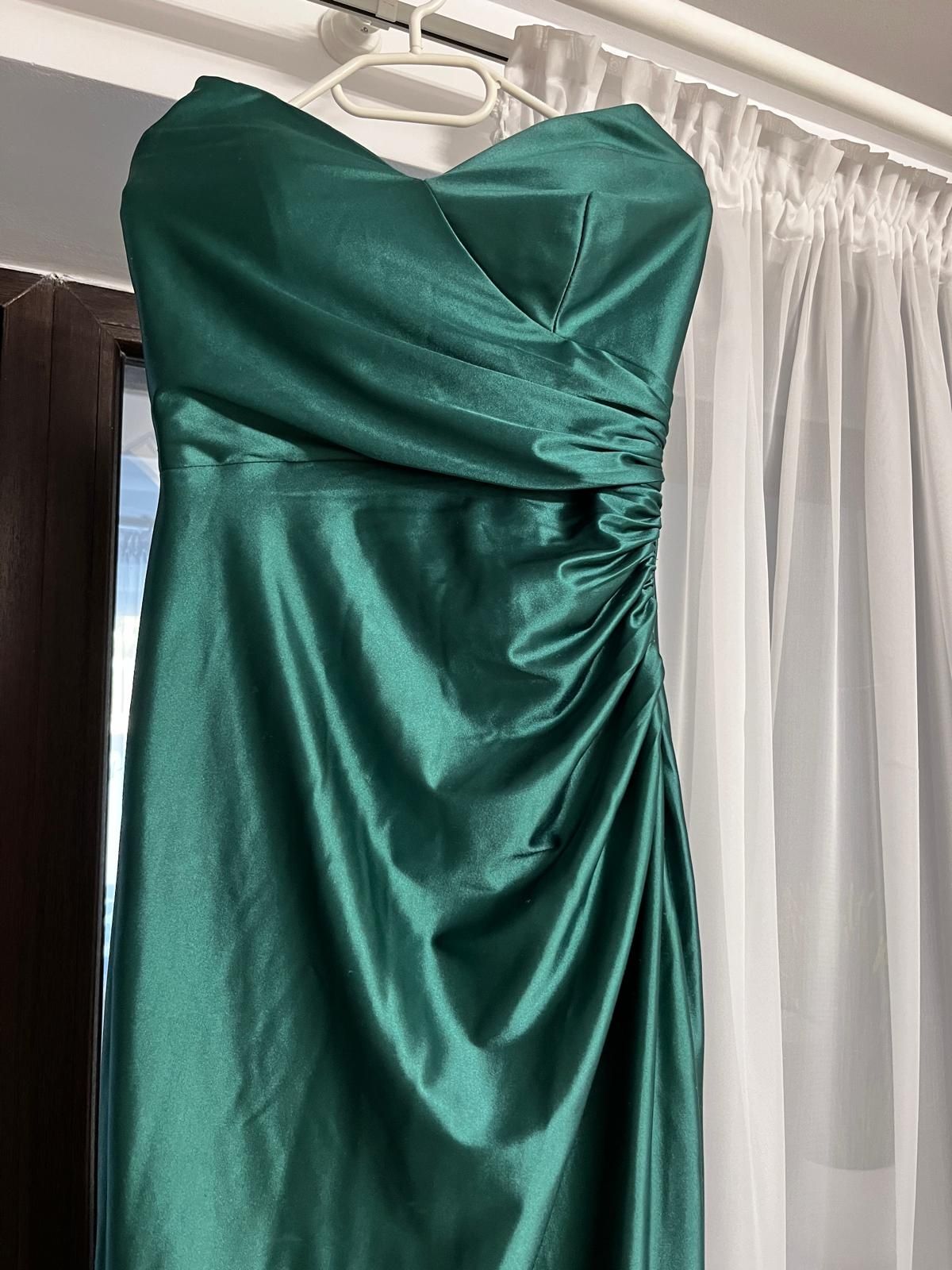 Vând rochie elegantă!