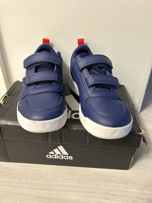 Крассовки оригинал Adidas балалар аяқ киімі 32 размер, таза кожа