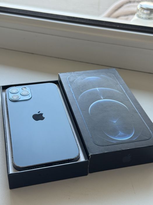 Iphone 12 pro  фейс тру тон есть