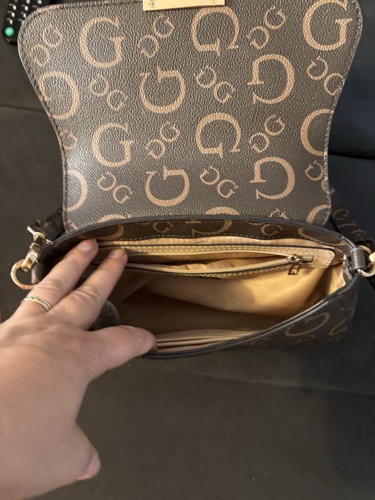geanta guess foarte faina Noua