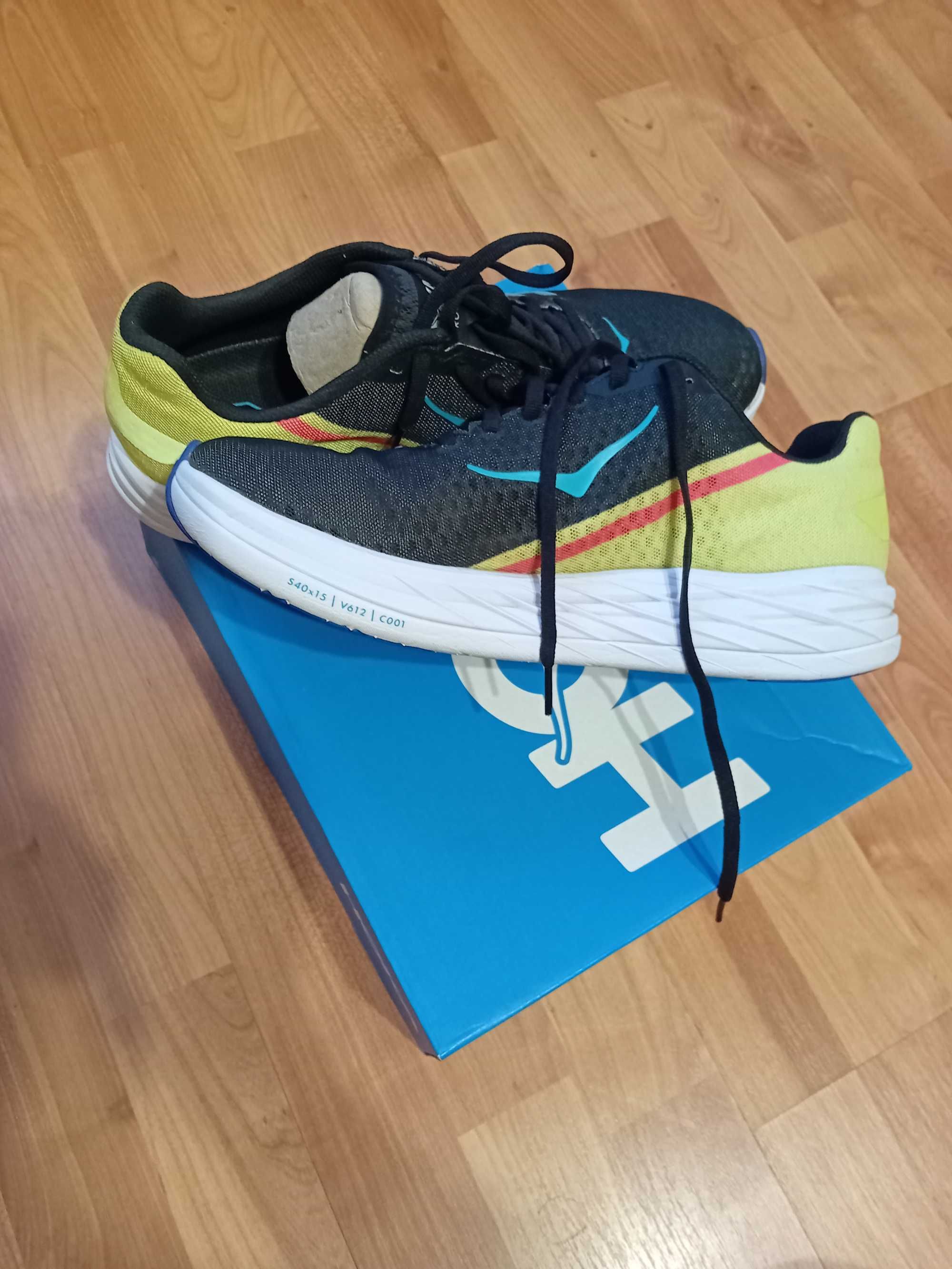 Hoka roket x.   43. 1/3