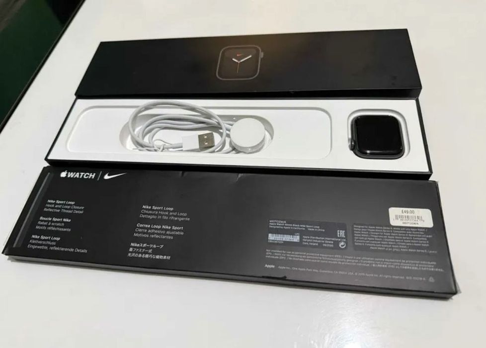 Apple Watch SE NIKE Edition. 40мм