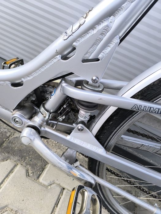 Bicicleta dama Pegasus full suspension.