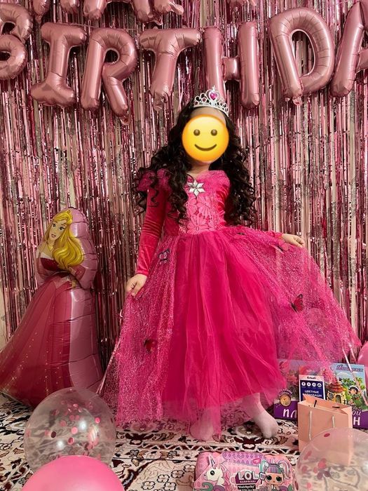 Продам платья на девочку 4-6лет. Костюм Деда мороза и Снегурочки