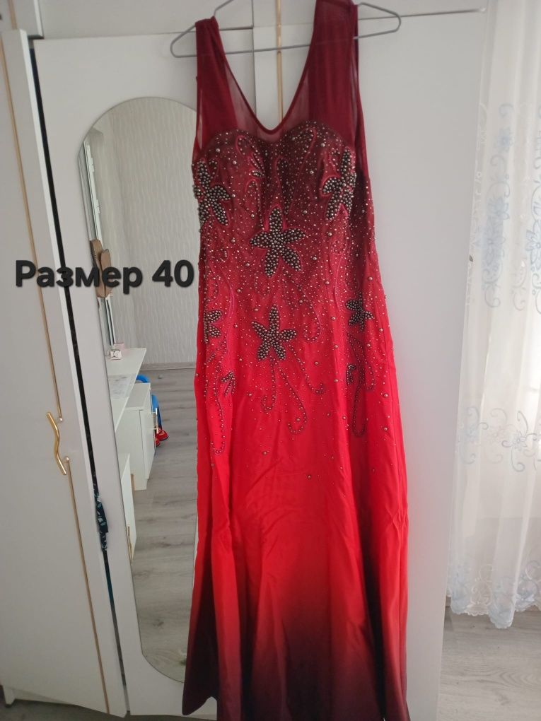 Официална рокля размер М